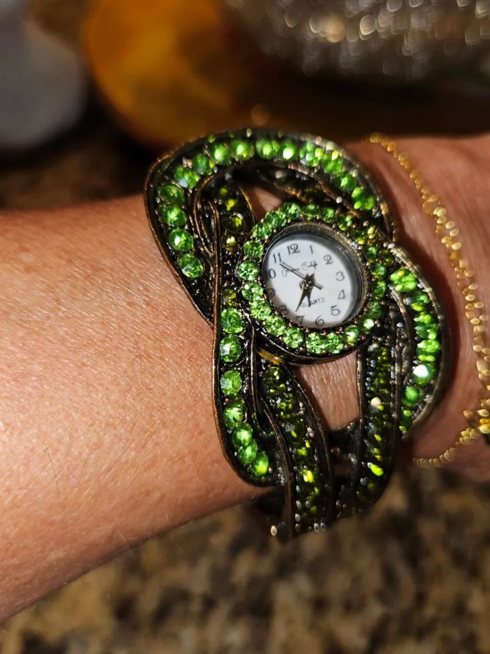 Beautiful hinged, Emerald style watch with new battery. Worned once to Wicked.